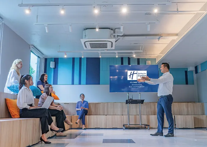 Express Soi Soonvijai By Ihg Hotel 4*